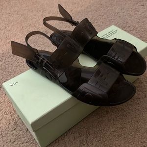 Women Off white zip tie jelly sandal